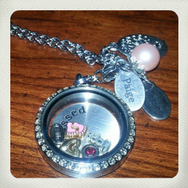 Floating locket