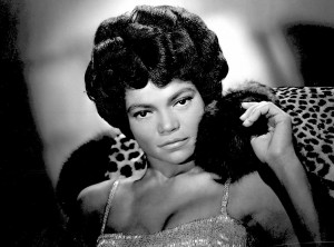  Eartha Mae Kitt 