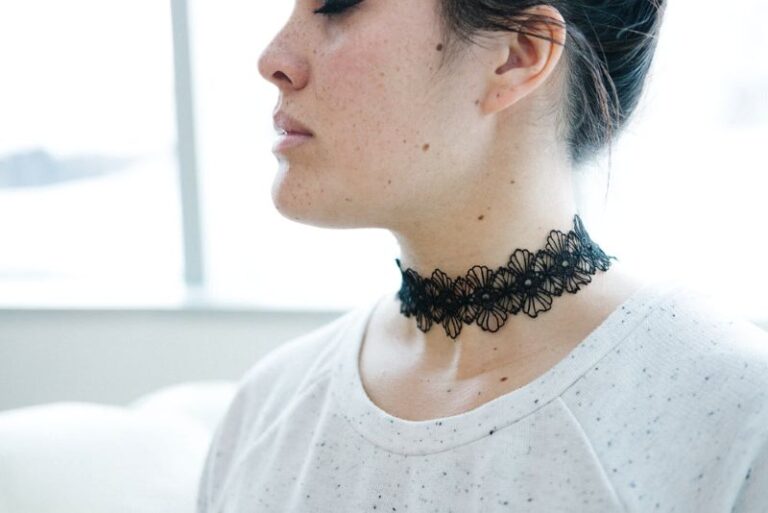 choker necklace