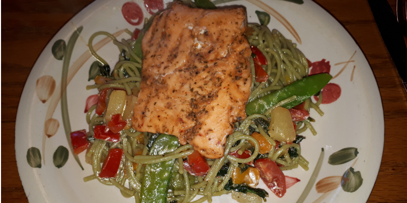 Healthy smoked salmon pasta with snow peas