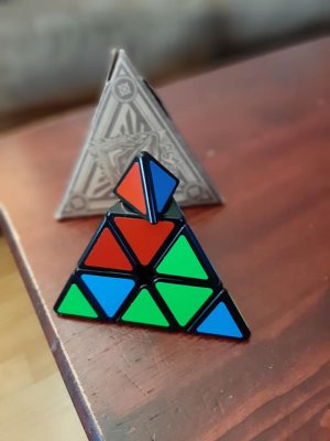 Speed Cube Cubinati Pyraminx - The Ultimate Brain Teaser for Kids