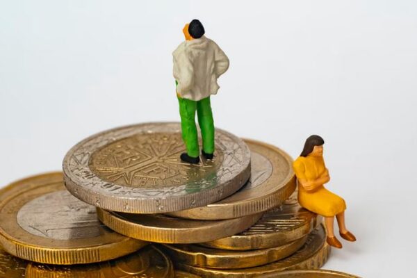 6 Effective Ways to Save Money During a Divorce