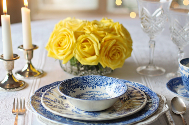 7 Simple Steps For Extraordinary Hosting During Dining