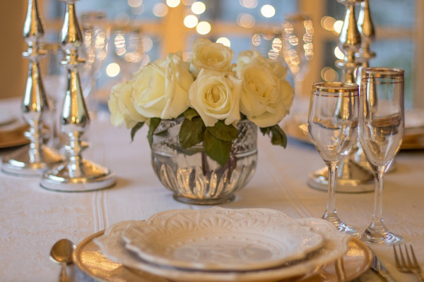 7 Simple Steps For Extraordinary Hosting During Dining