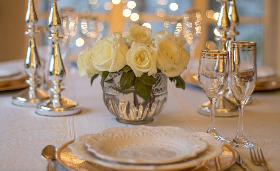 7 Simple Steps For Extraordinary Hosting During Dining