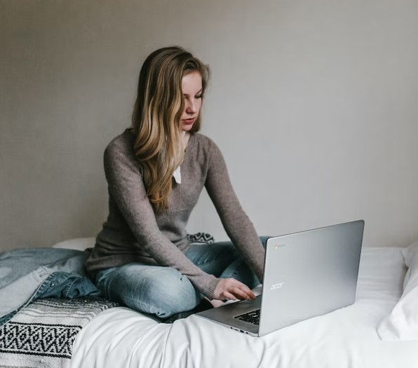 woman typing on macbook