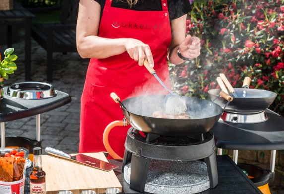 How to Cook in a Wok? 