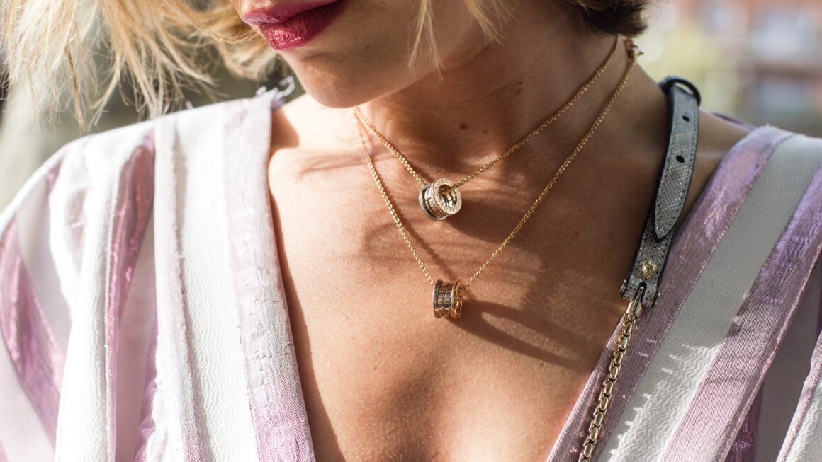 5 Necklace Trends of 2022 To Add To Your Jewellery Box