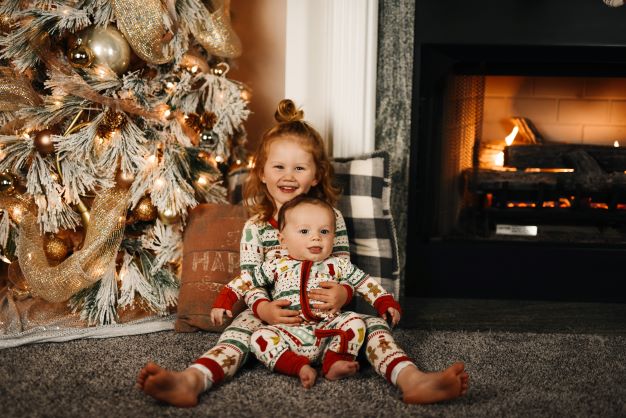 3 Cute Christmas Photo Poses For Your Kids Christmas Card