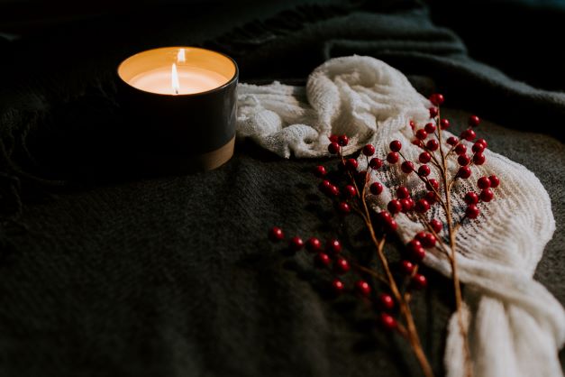 What are the Benefits of Using Wooden Wicks in Candles?