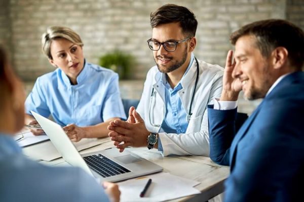 6 Reasons to Pursue a Master’s Degree in Healthcare Administration