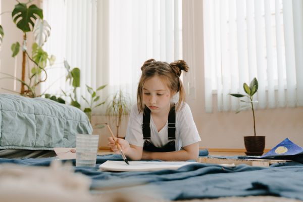 girl painting