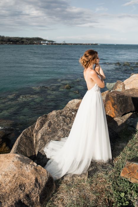 backless wedding dress