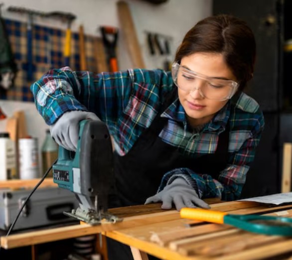 5 Reasons Women Should Enroll in Carpentry Classes