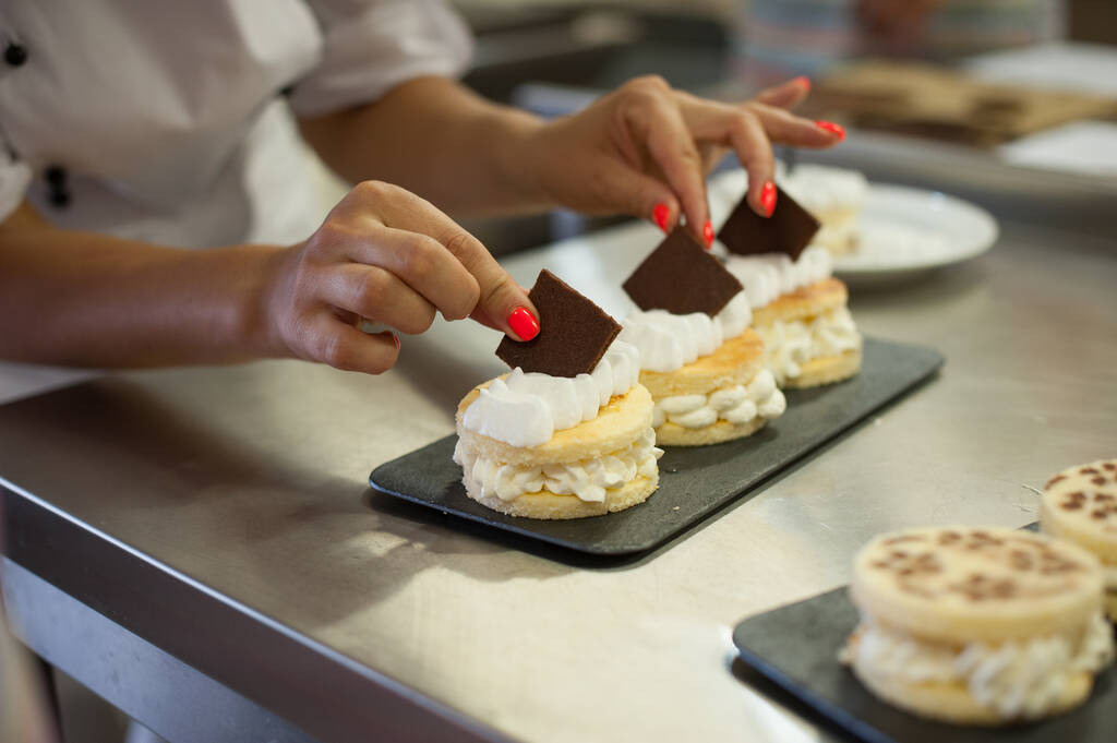 Pastry Decorating 