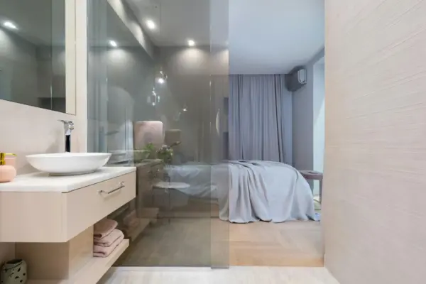 Elevating Bathroom Design: The Advantages of Glass Partitions