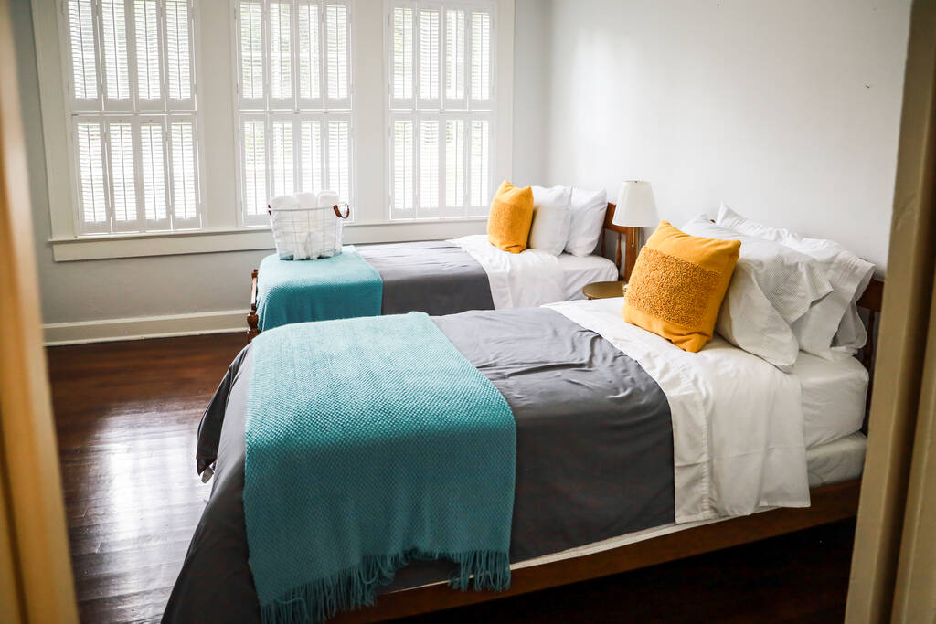 guest bedroom 