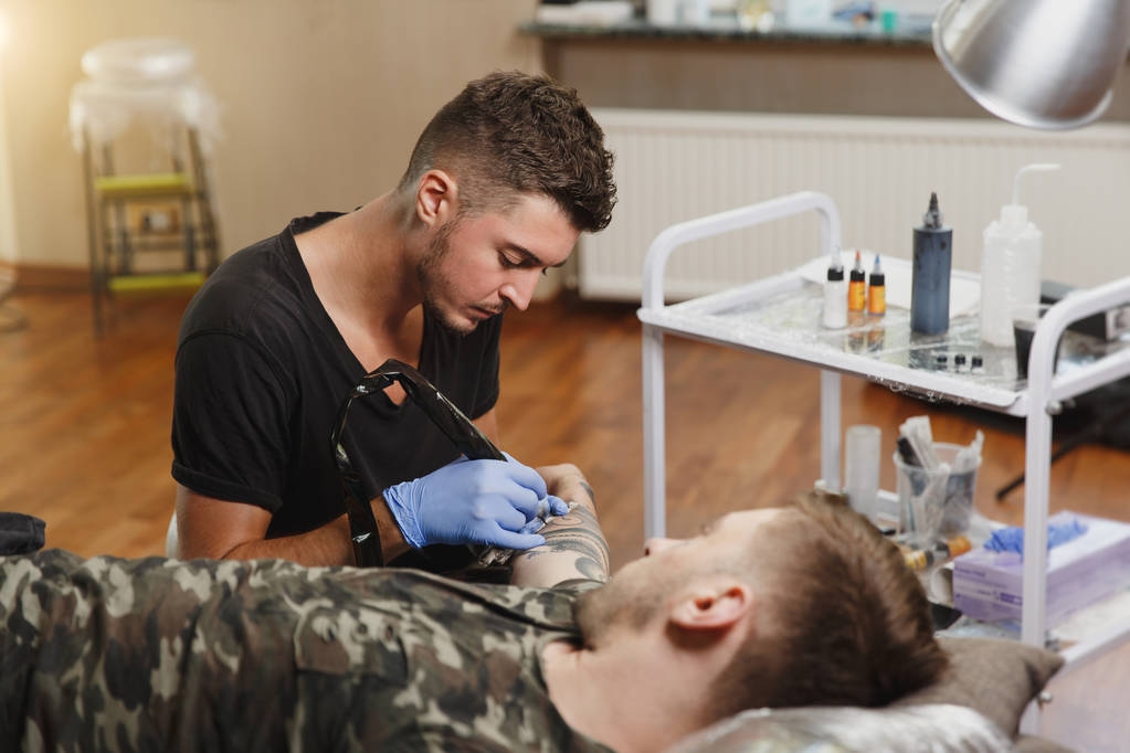 tattooer artist