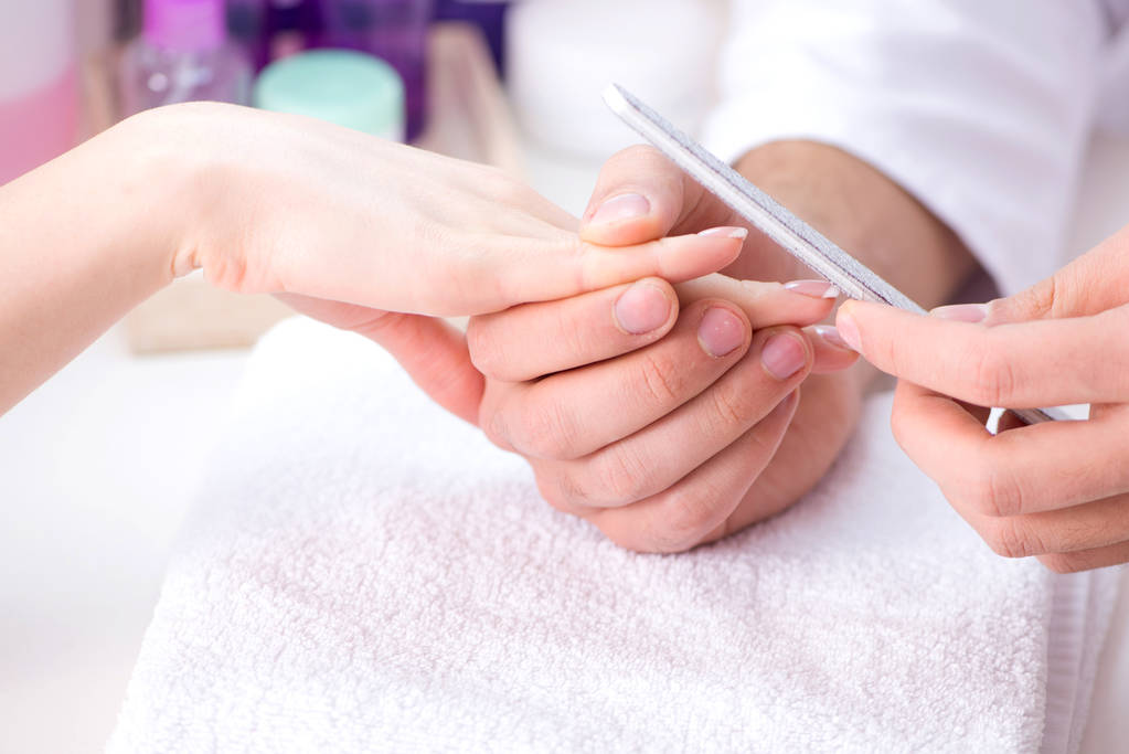 Nail courses