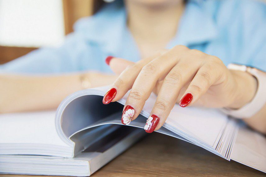 Achieving Flawless Styles with Artificial Fingernails