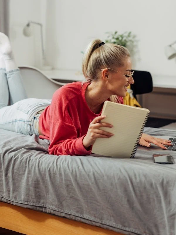 10 Must-Haves to Make Your Dorm Room Feel Homey 