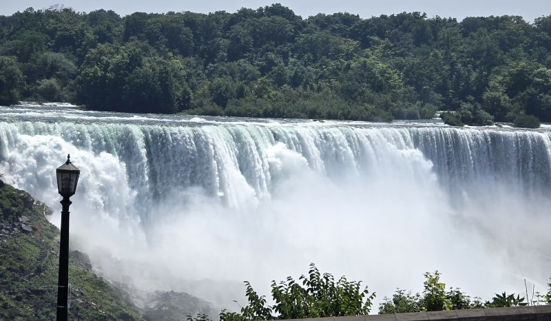Explore Niagara Falls with our comprehensive guide!