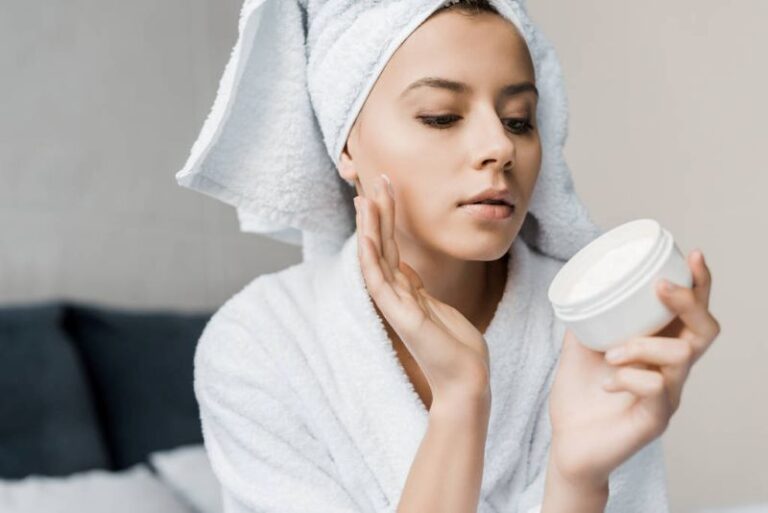 Seasonal Skincare: Adapting Your Routine Year-Round