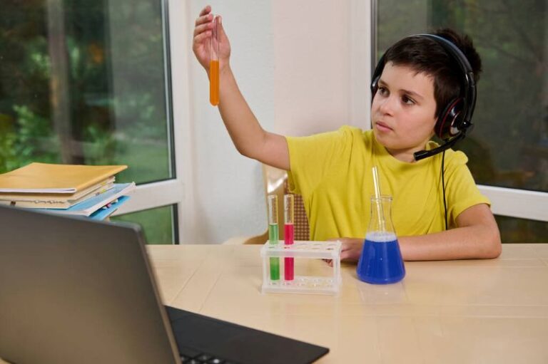 How Does Technology Make Learning Chemistry Easier for Students Online?