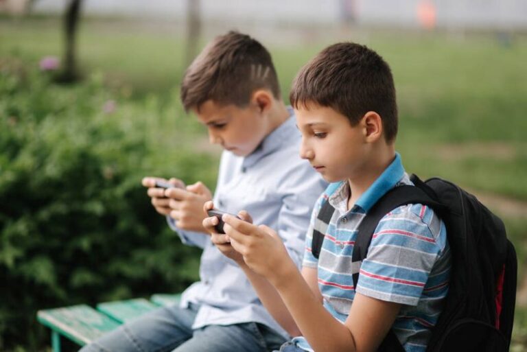 When Should a Child Receive a Cellphone?
