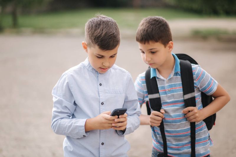 When Should a Child Receive a Cellphone?