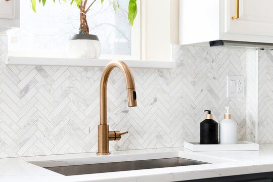 Tips for Installing Backsplash Tile Like a Pro at Home