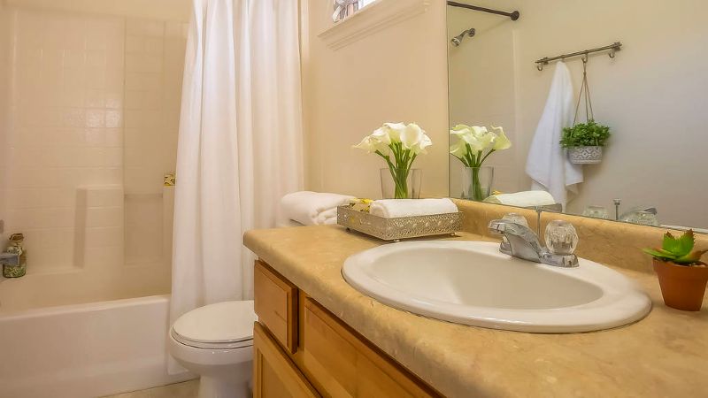 How to Create a Clutter-Free Family Bathroom