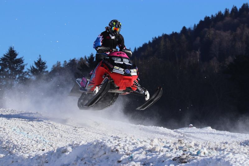 Snowmobile How to Use a Snowmobile Safely: The Ultimate Guide