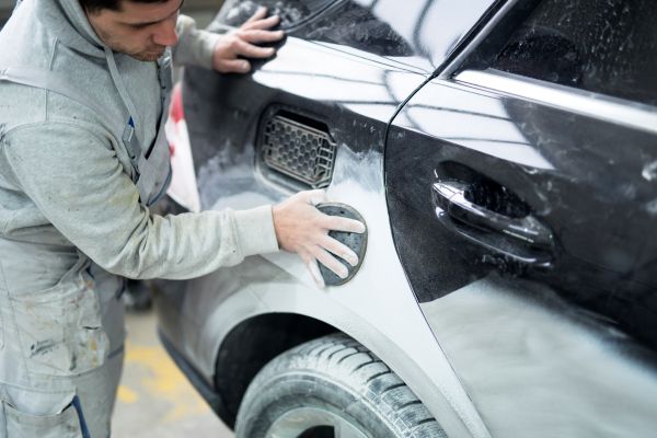 Weighing the Benefits of Professional Auto Body Repair vs. DIY