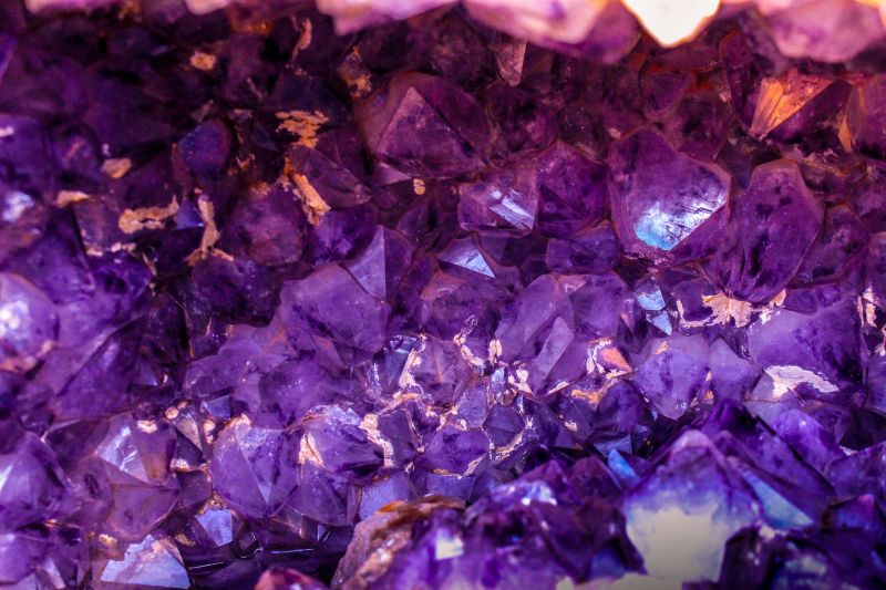 A Guide to the Healing Powers of Citrine and Amethyst