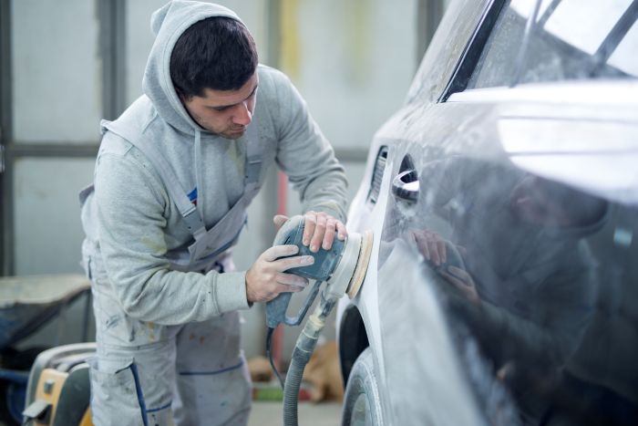 Weighing the Benefits of Professional Auto Body Repair vs. DIY