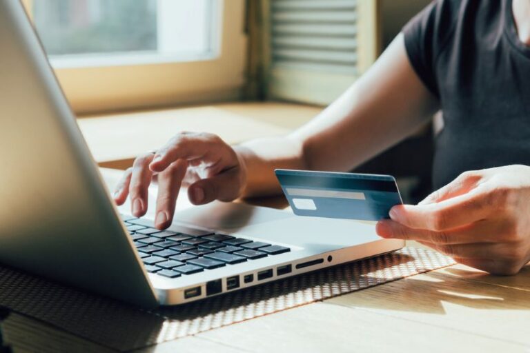 Your Ultimate Guide to Avoiding Black Friday Scams