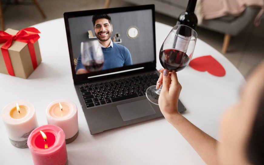 How to Meet “Celebrity-Type” People on Dating Sites