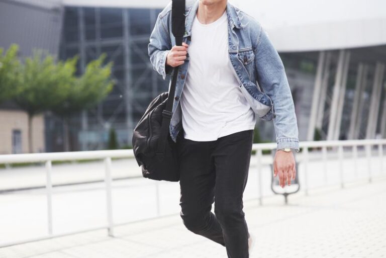 How Men’s Tote Bags Combine Style with Convenience