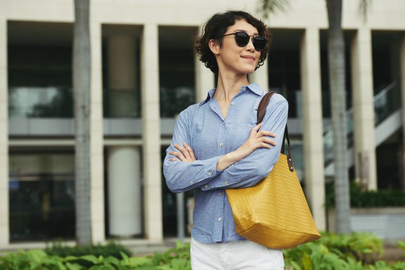 How a Timeless Shoulder Bag Support Wardrobe Styling