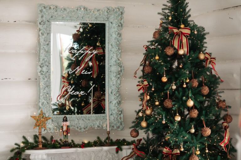 Nostalgic Christmas Decorations for Your Treedecor house