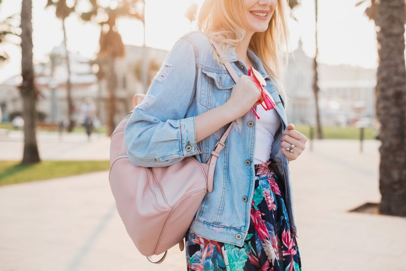 How a Timeless Shoulder Bag Support Wardrobe Styling