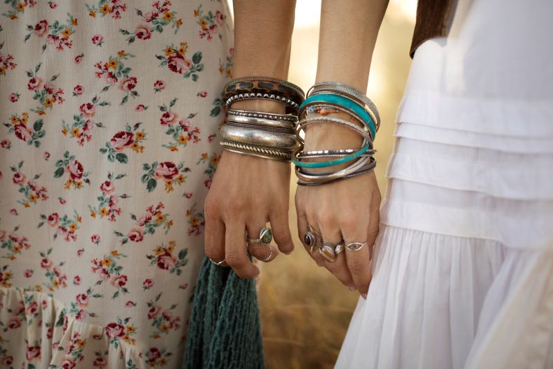 Learn How to Accessorize Any Outfit in 5 Simple Steps