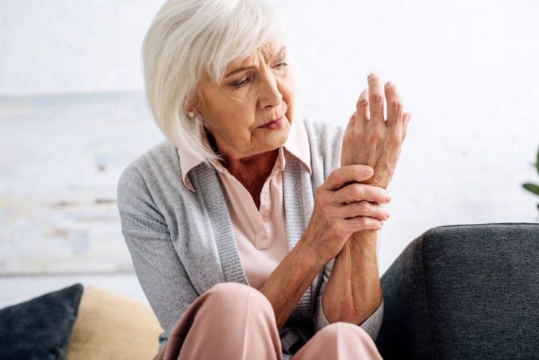 How to Prevent Aches and Pains During Cold Weather