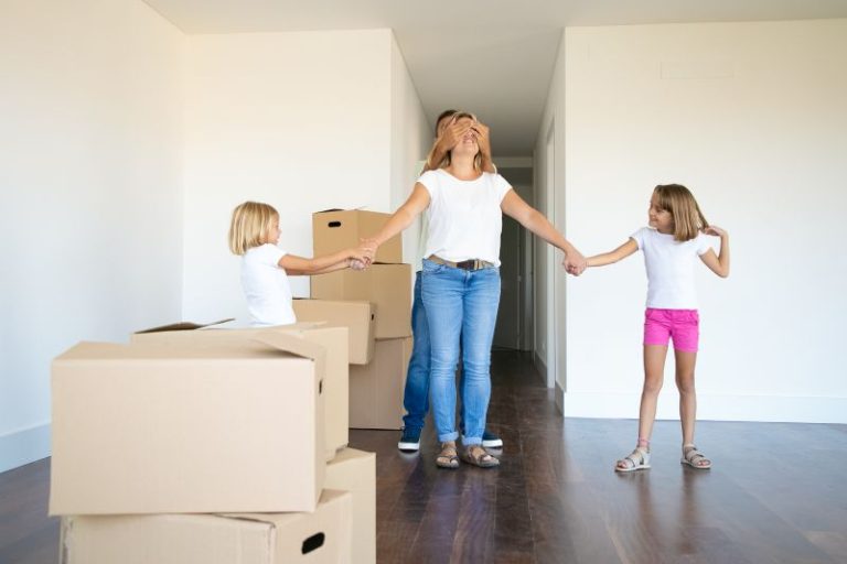Moving Into a New House? Here's How to Settle In