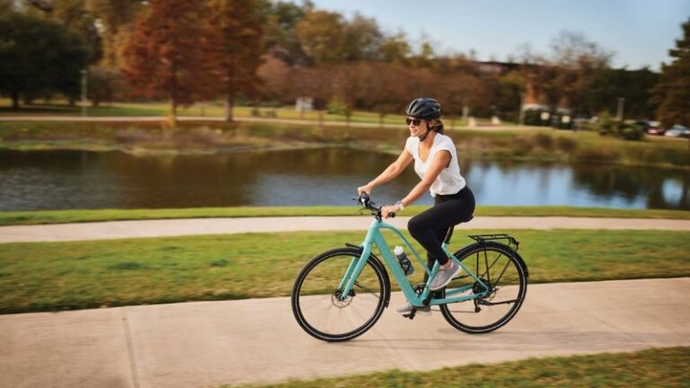 Why E-Bikes and E-Scooters Are Becoming So Popular