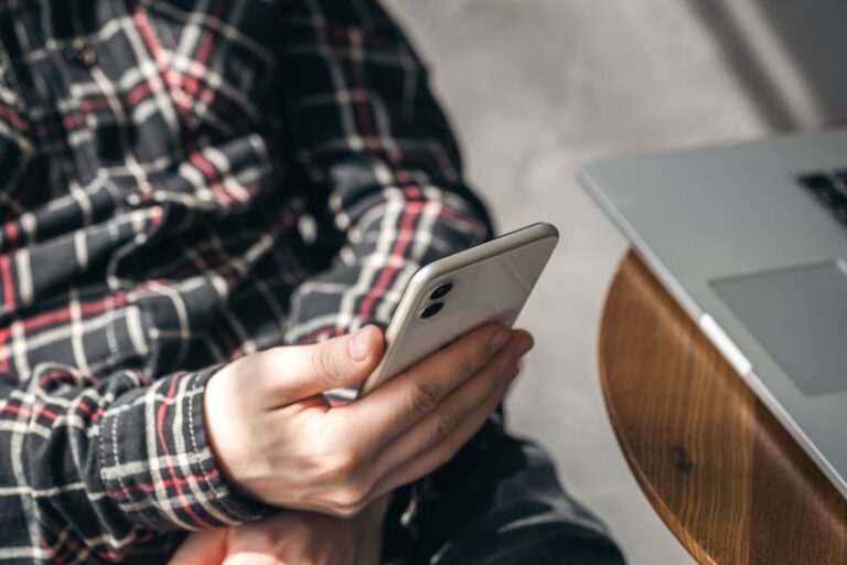 How to Spot Fake Bank Texts Before You Click
