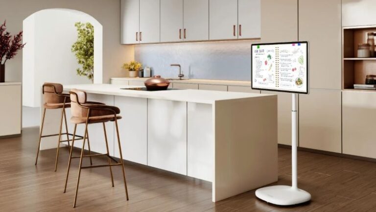 Hisense RoamView: 32-inch 4K touchscreen